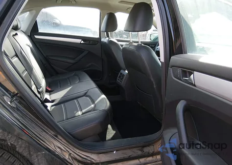 2013 Volkswagen Passat 2.5L Se z USA, uszkodzony, nr VIN 1VWBP7A37DC094370